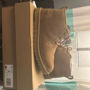 Womens size 8 Neumel Boots